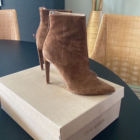 Steve Madden Halena chestnut suede booties, size 7 - Picture 2 of 6